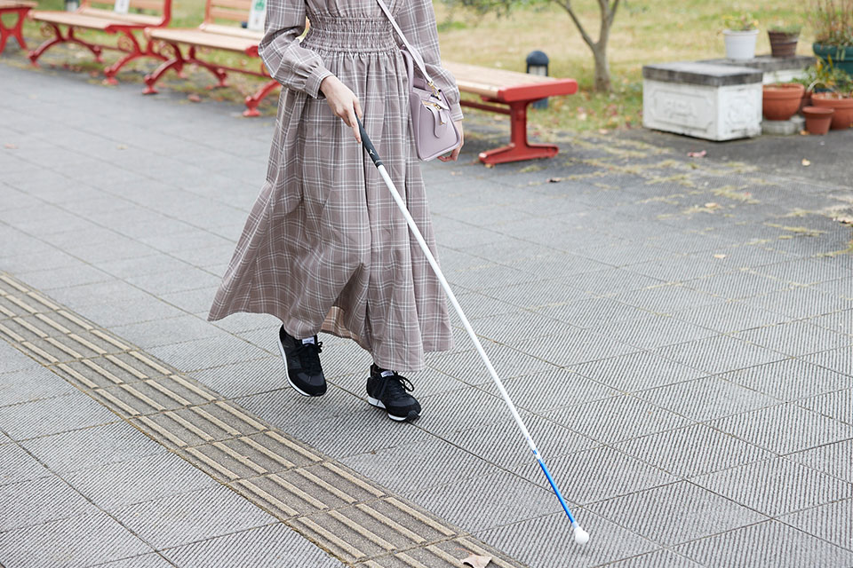 MizunoCane ST, a white cane for the visually-impaired
